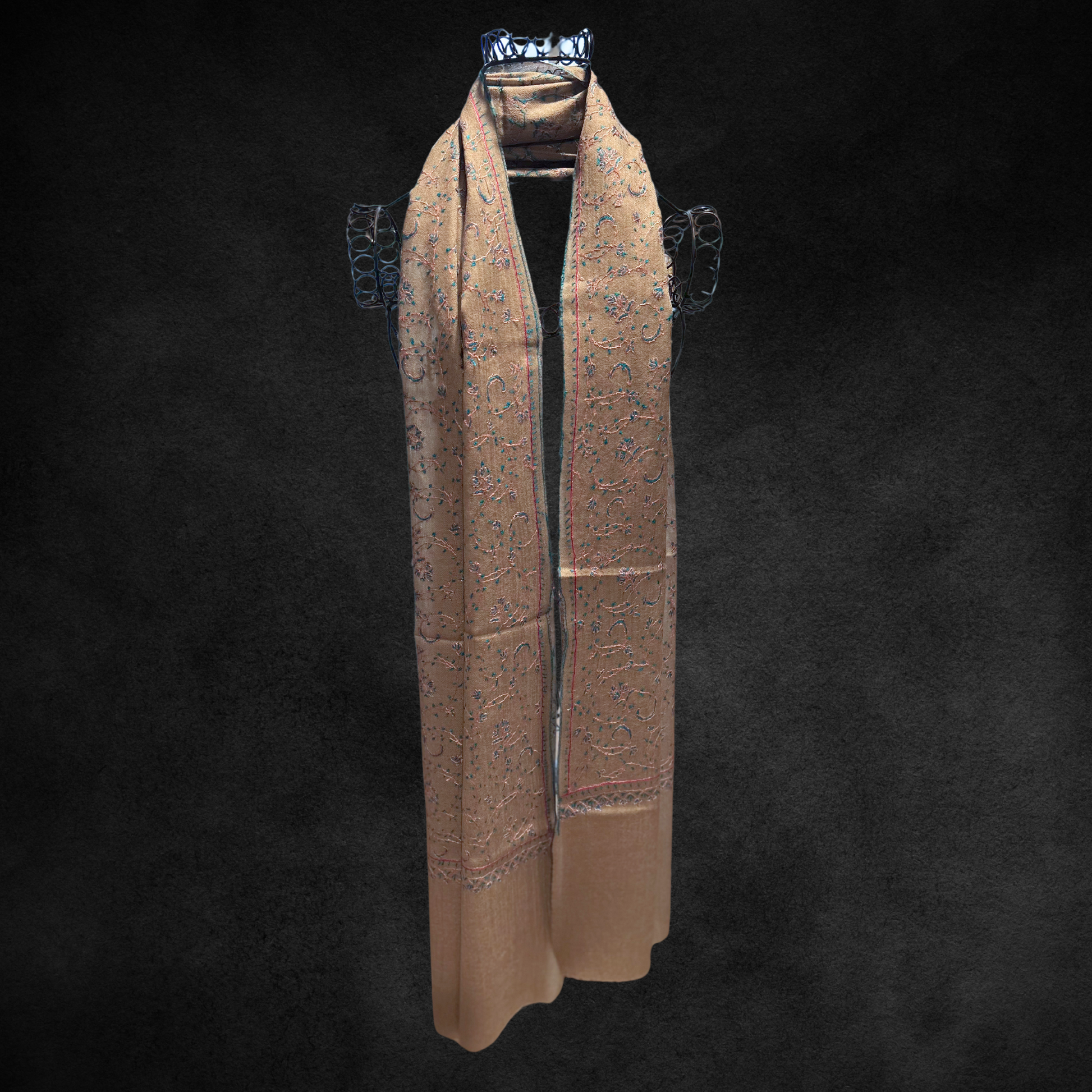 Certified pashmina shawl in cashmere.
