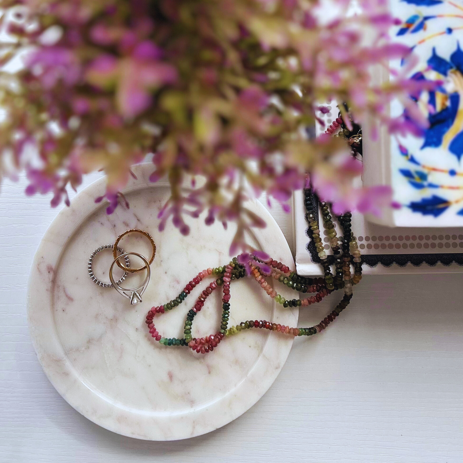 Artistic handcrafted marble tray in Makrana, MOCHA design.