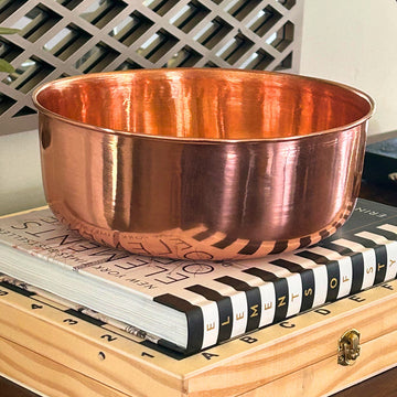 Three dogs and a cat with a copper pet bowl, with text listing the health benefits of copper