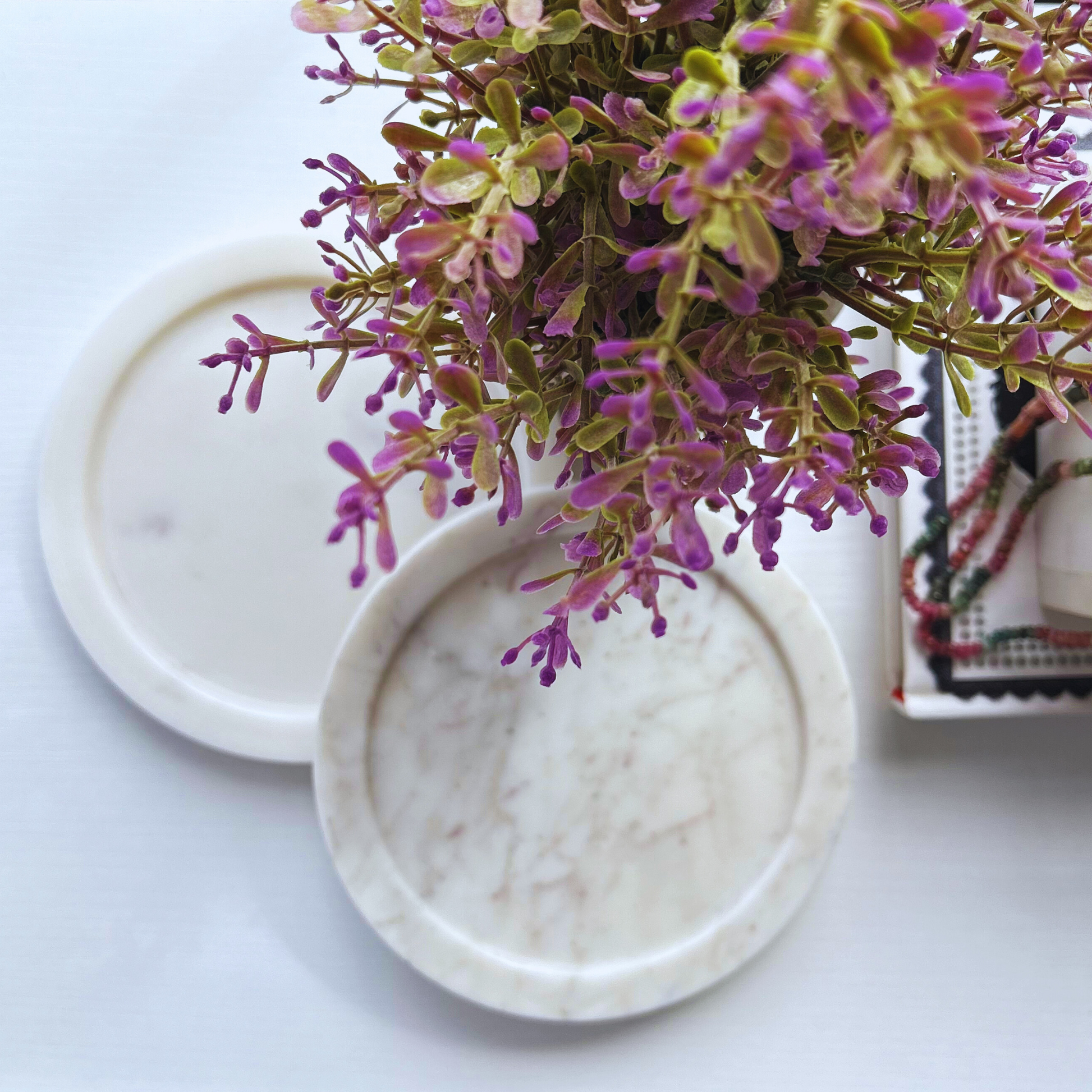 Frost elegant serving tray in Makrana marble.