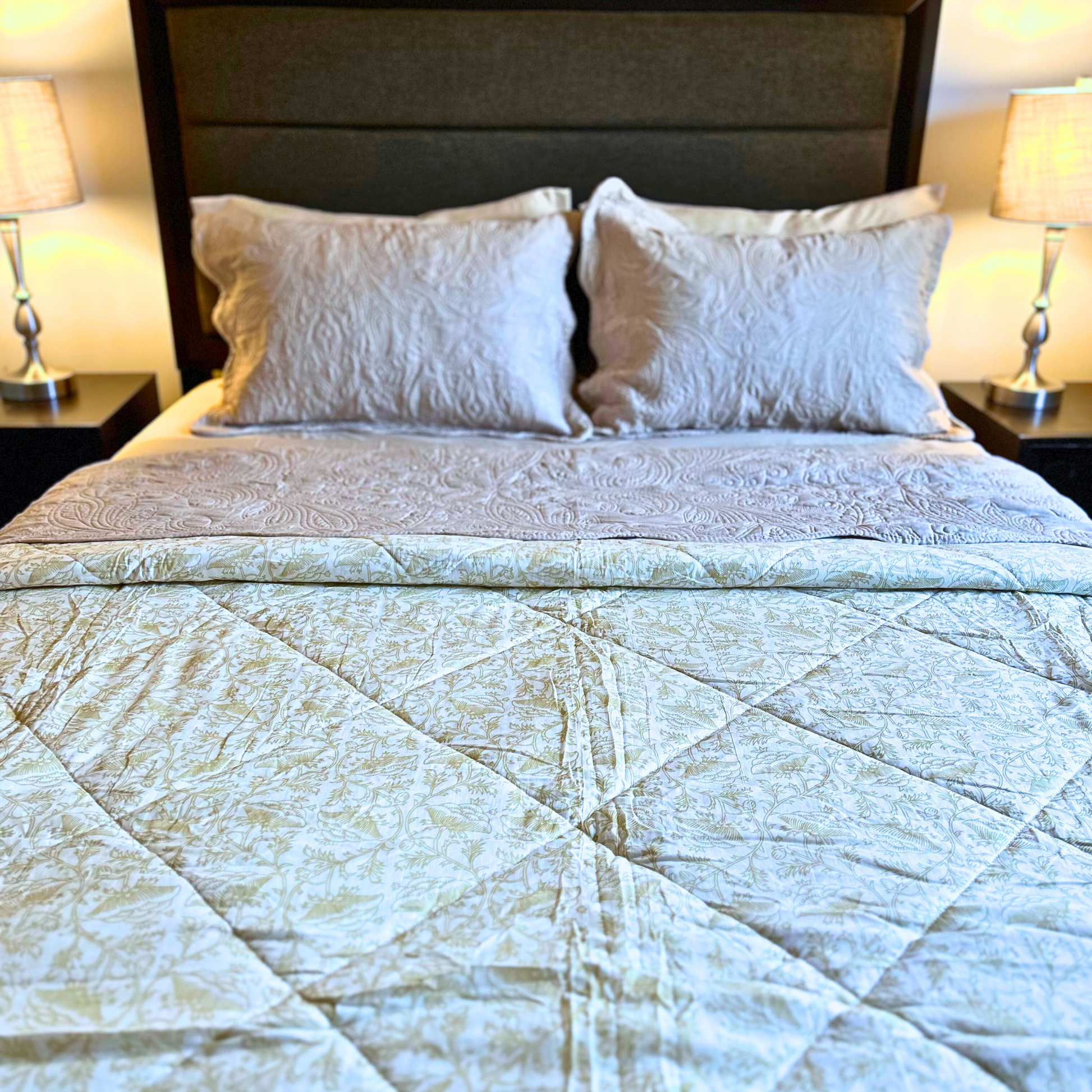 Lightweight cotton quilt crafted in traditional Jaipuri style.