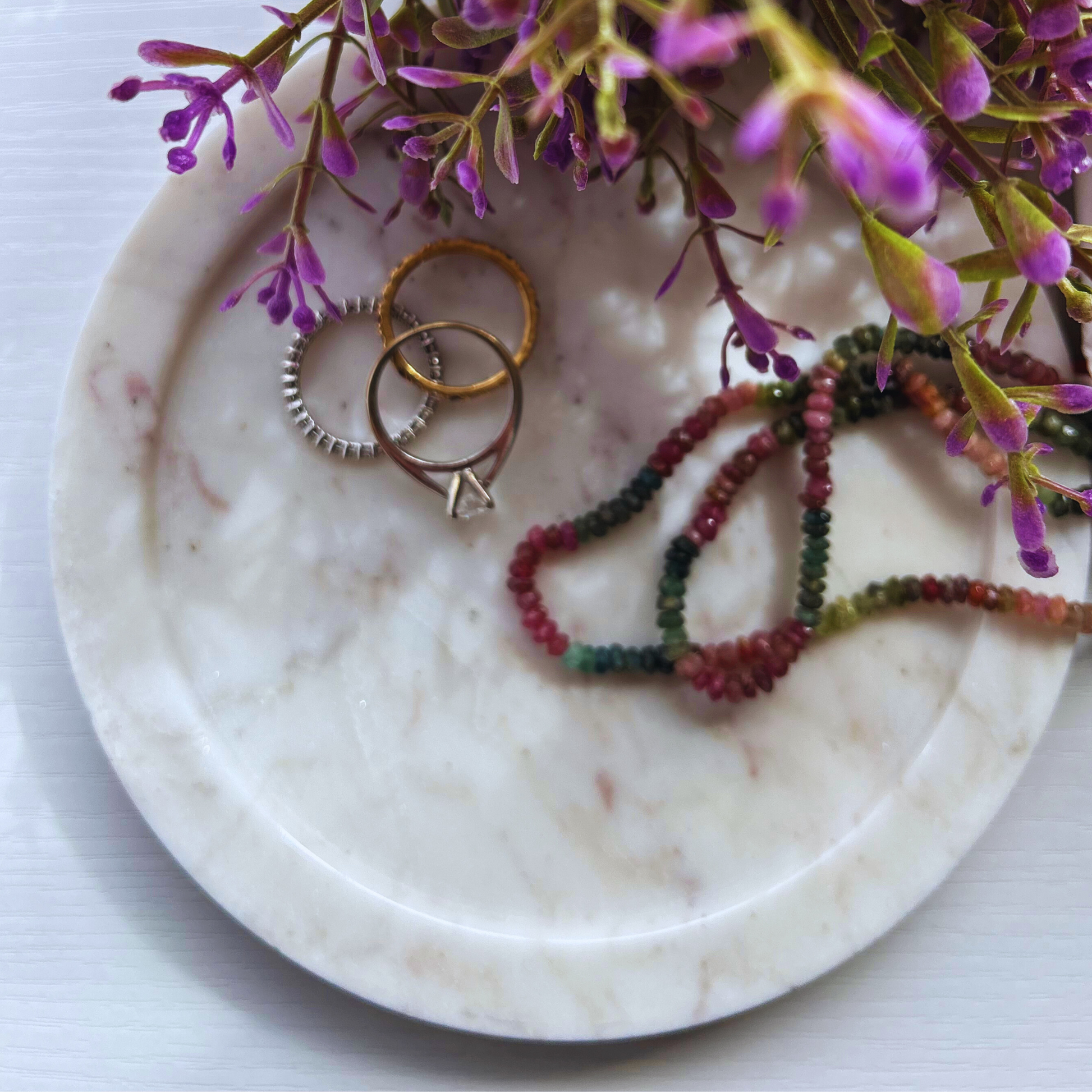 Elegant marble tray in MOCHA, luxurious Makrana design.